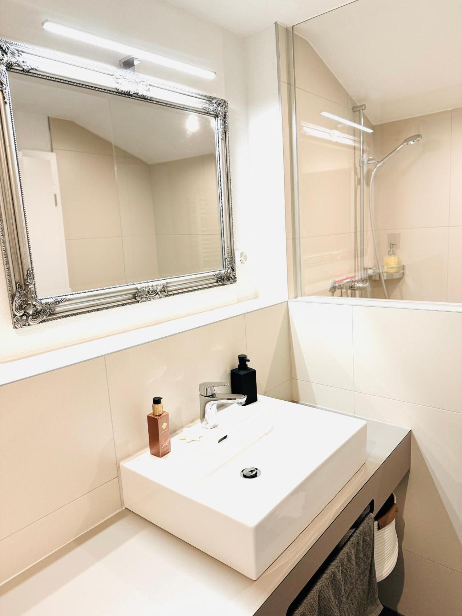 Bellevue & Classy Mountain View Apartment คันเดอร์ชเตค ภายนอก รูปภาพ